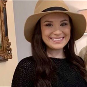 Meet your Posher, Sara jane